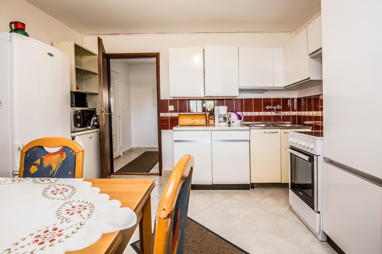 Apartment Carolina Liznjan Exterior photo
