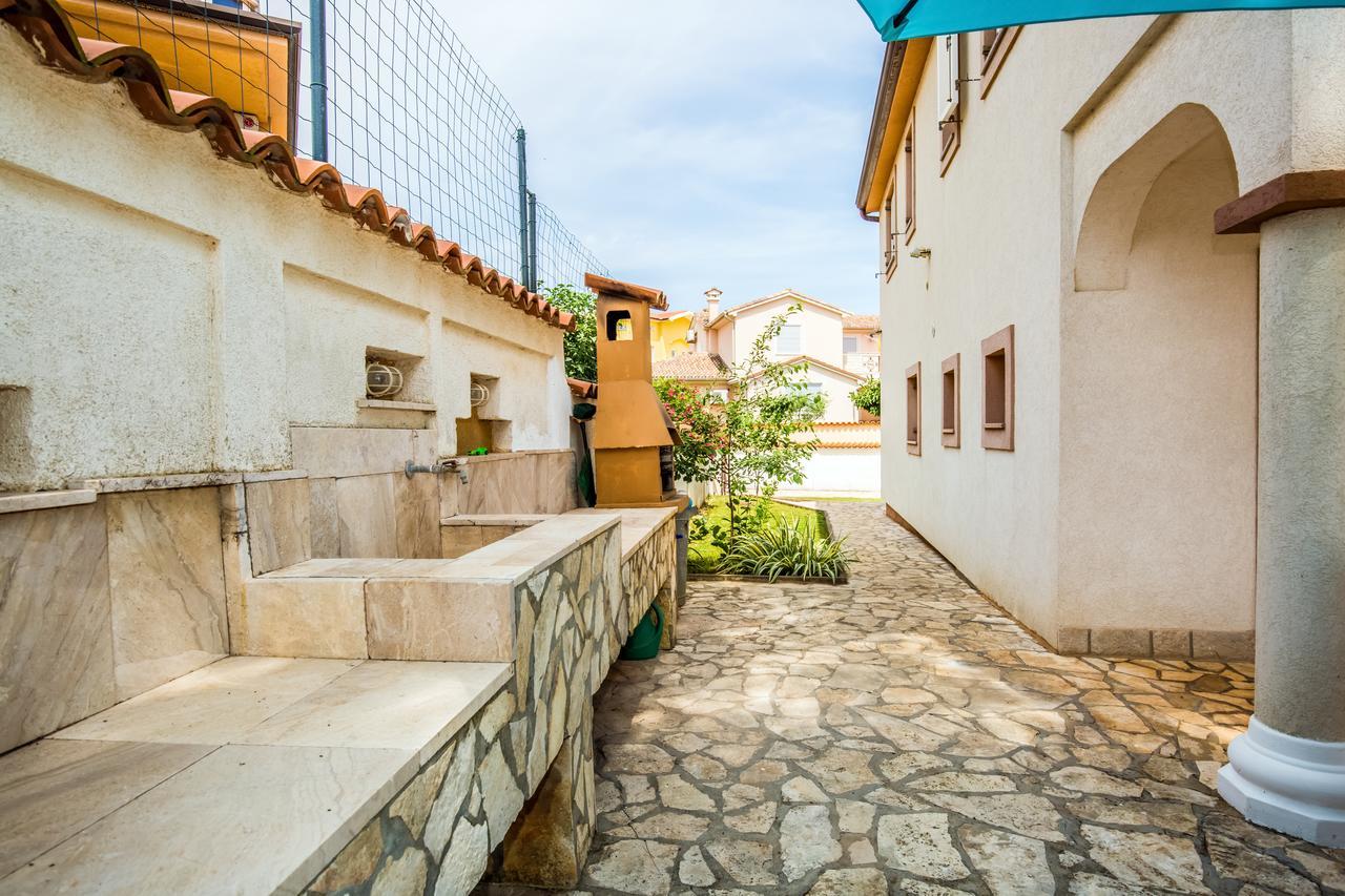 Apartment Carolina Liznjan Exterior photo
